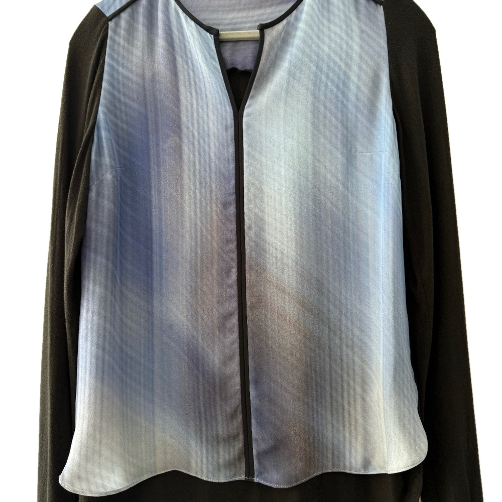 Eli Tahari Blue Gradient Silk Front Top with Black Modal Sleeves - Size Small - Picture 5 of 9